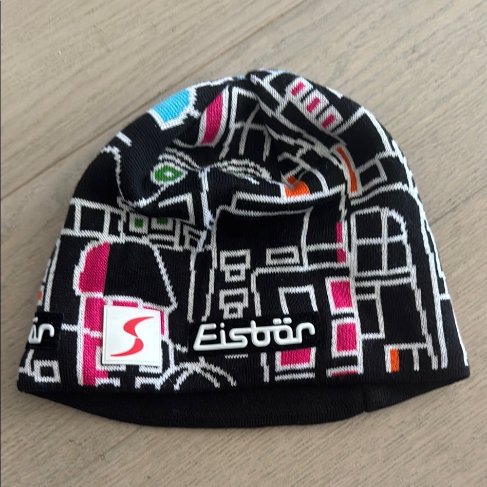 Eisbär Black Geometric Beanie